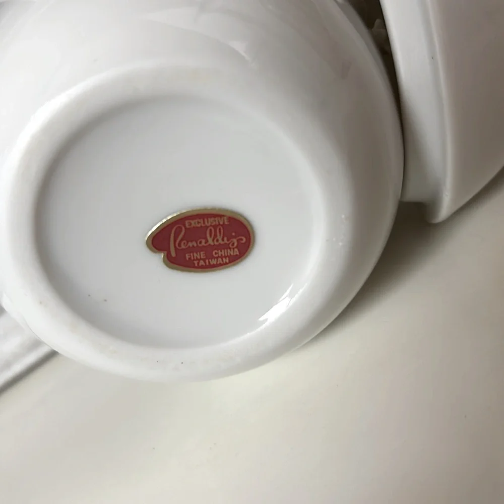 Renaldy’s 3D Cracked Egg Trinket Holder. Vintage. Fine China. Made in Tiawan